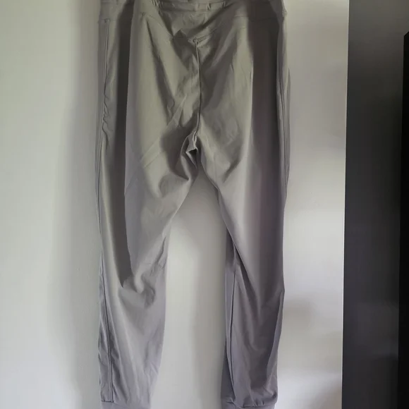 HALARA Petite Side Pocket Gray Yoga Joggers NWOT - Picture 3 of 4